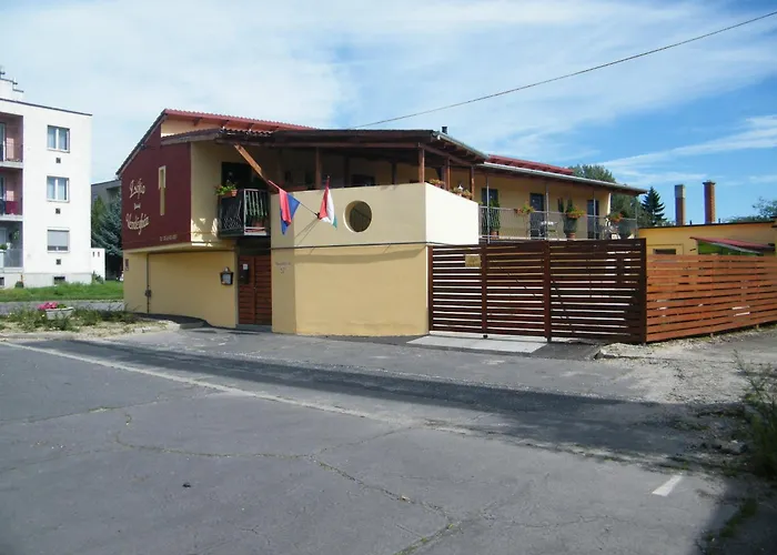 Zsofia Panzio בית הארחה